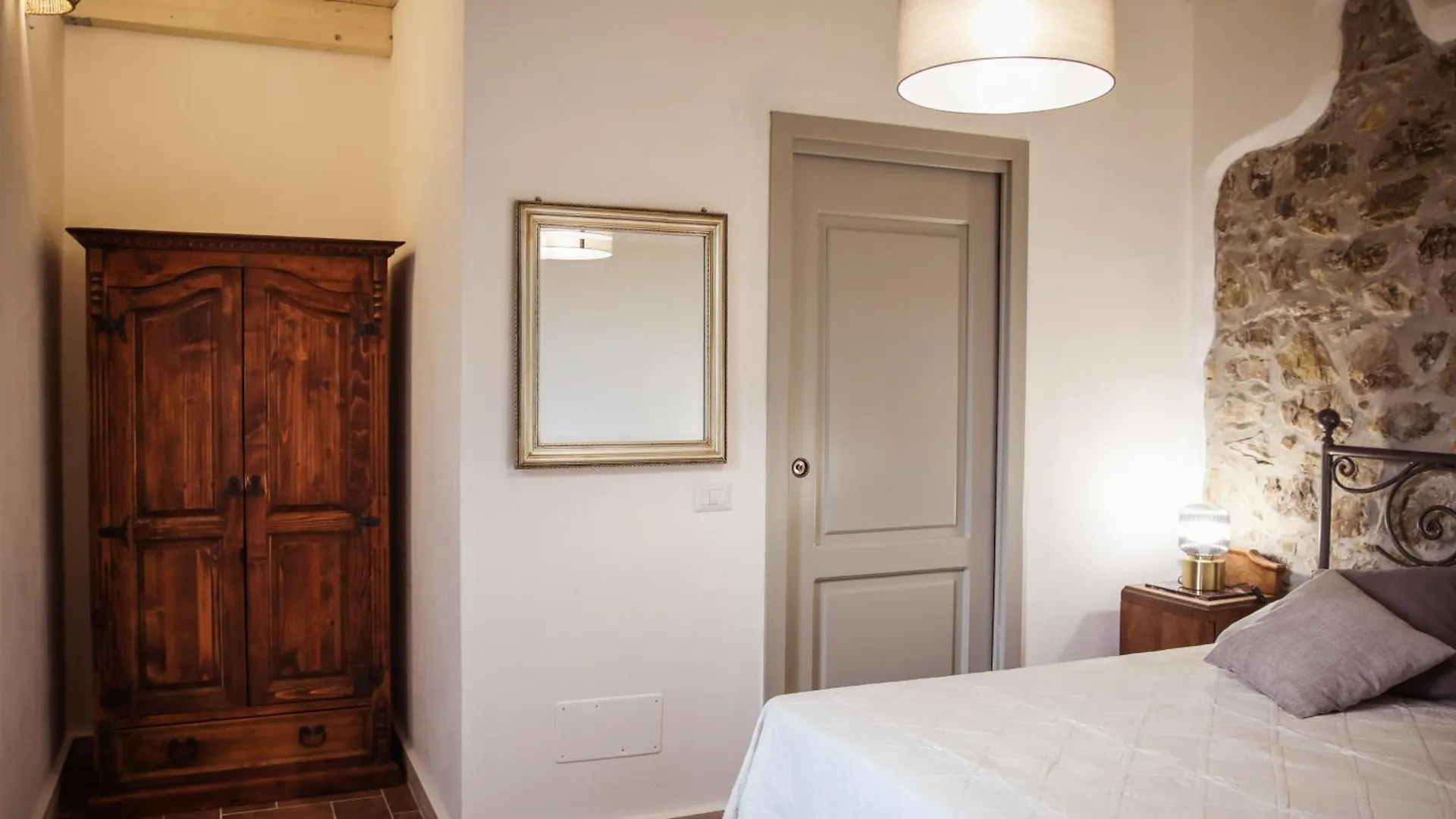Bio Agriturismo Poggio Aione サトゥルニア